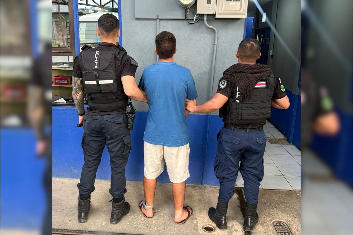 Detienen a cinco personas con órdenes de captura activas