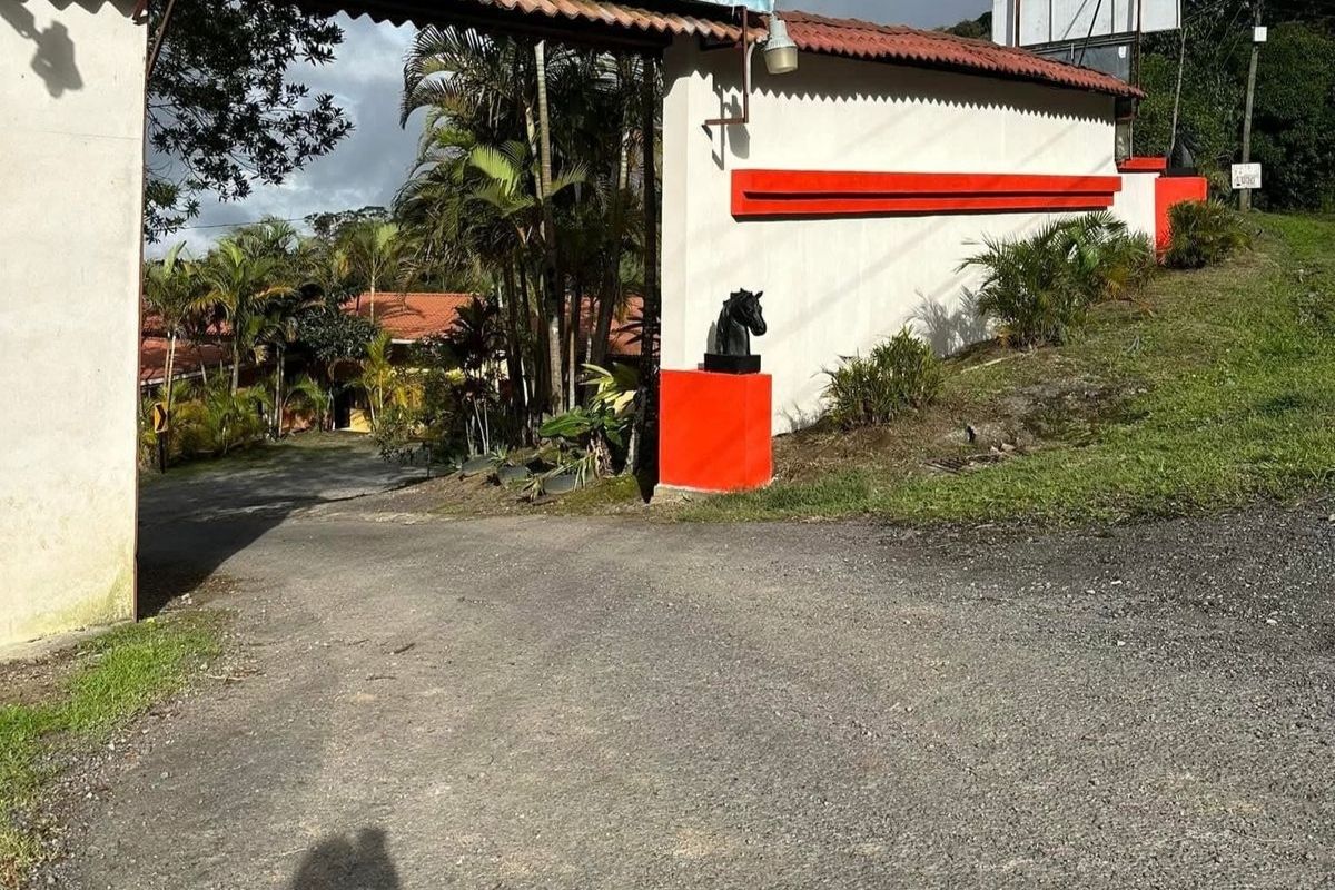 Investigan hallazgo de cuerpo dentro de motel en C