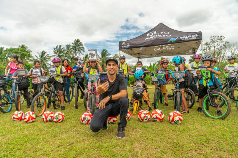 Fundación Yo Impulso con su programa “A la Escuela en Bici”. Foto: cortesía. 