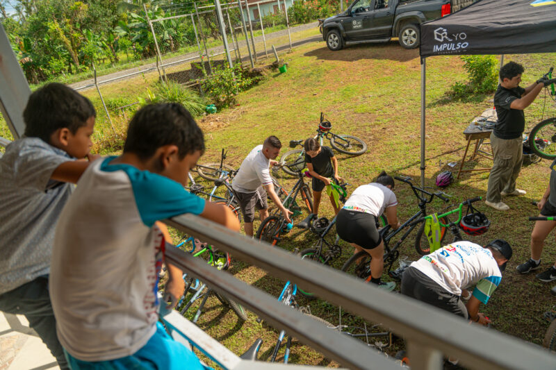Fundación Yo Impulso con su programa “A la Escuela en Bici”. Foto: cortesía. 