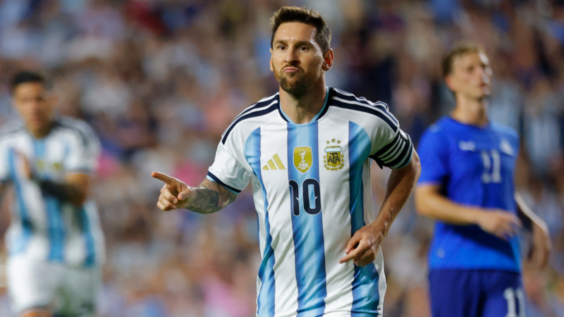 Video: El momento especial que tuvo Messi tras juego ante Islandia
