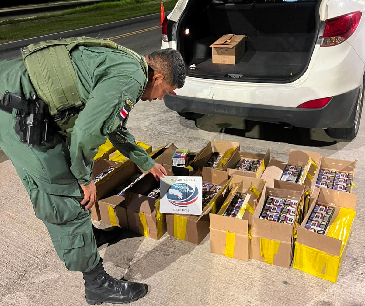 Valoradas en millones de colones: Decomisan miles de postale