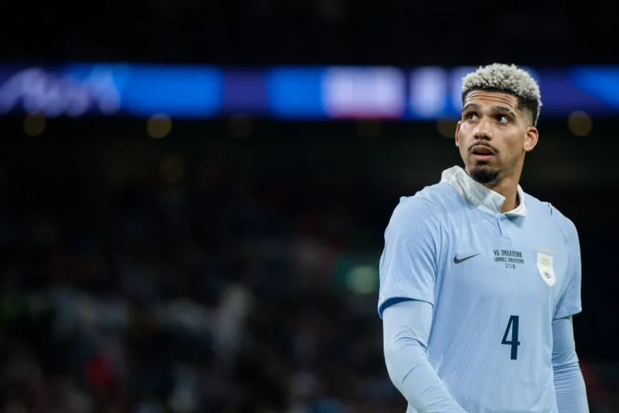 Araujo pone en duda su presencia en debut de Uruguay en el M