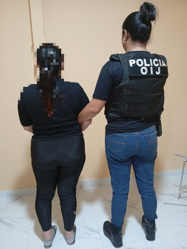 Sospechosa detenida. Foto: OIJ.