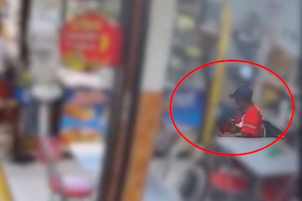 Se busca: Este hombre es sospechoso de robar bolso
