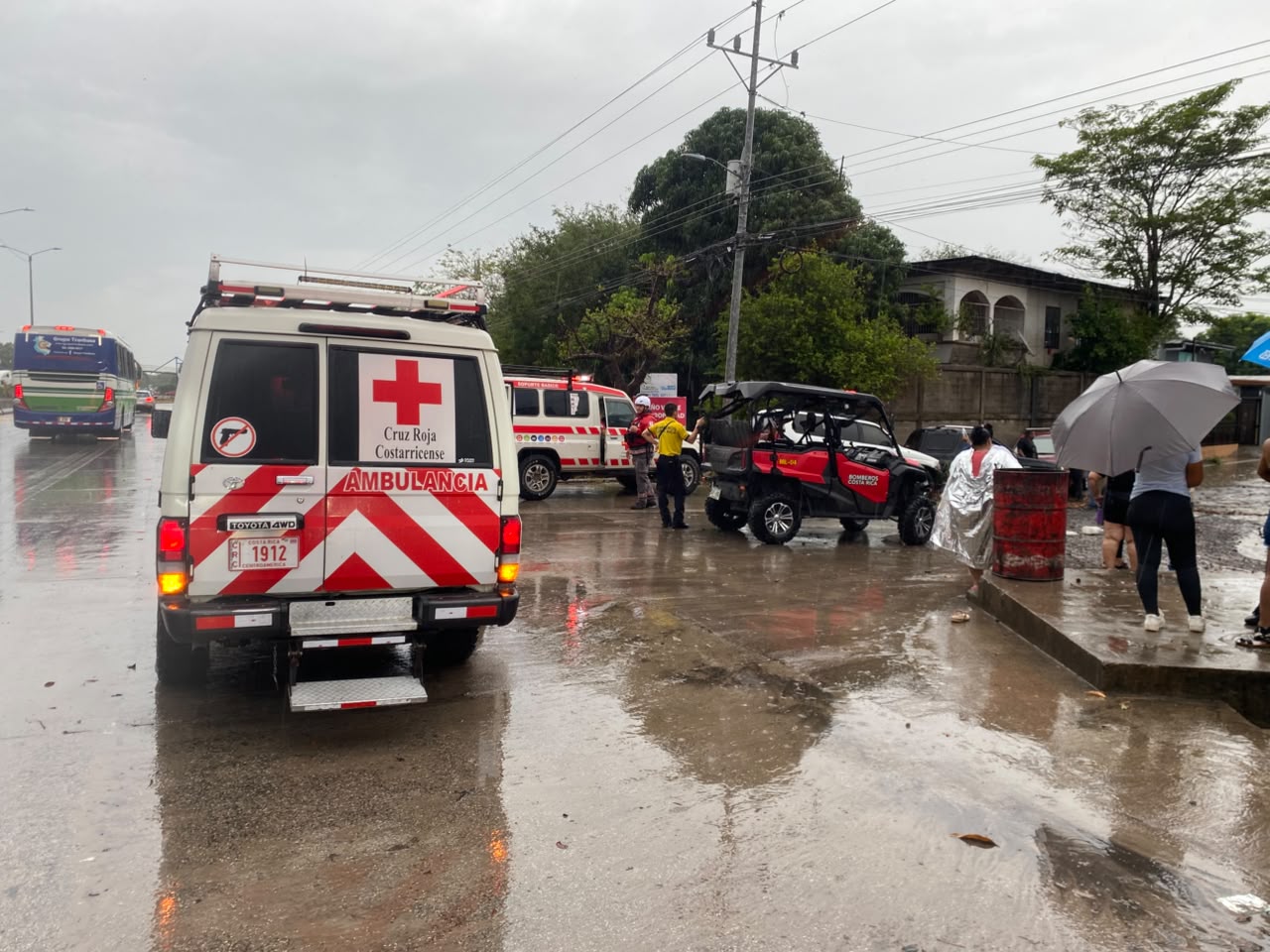 Videos: Lluvias azotan distintas zonas entre inundaciones y crecidas