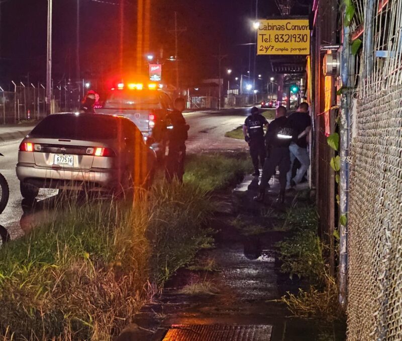Policía recupera tráiler robado y rescata a chofer