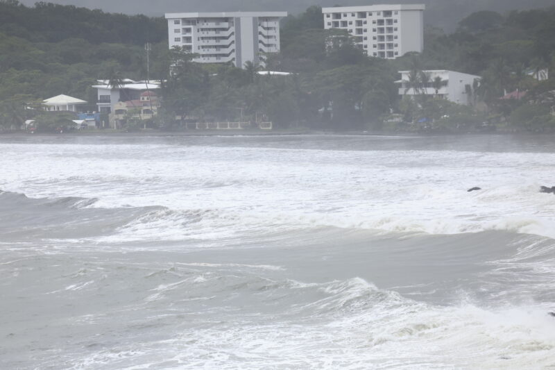 Lluvias obligan a abrir albergues y dejan decenas 