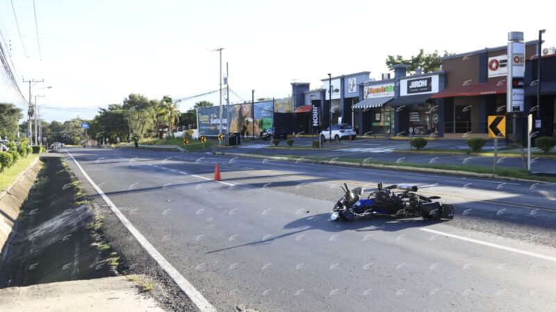Mortal accidente en Santa Ana. Foto: Isaac Villalta. 