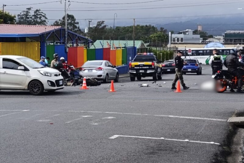 Mortal accidente frente a escuela.
