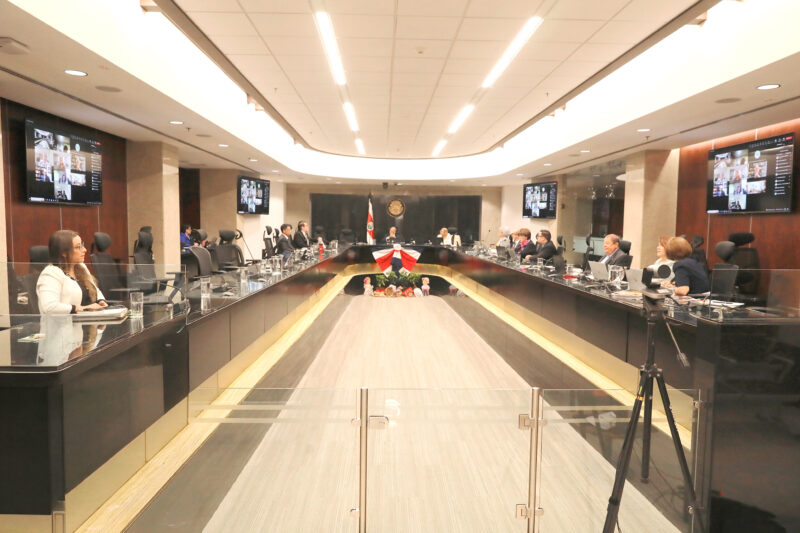 Proyectos buscan cambiar reglas para magistrados de la Corte