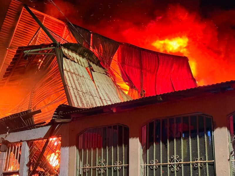 Mortal incendio en Pavas. Foto: Bomberos.