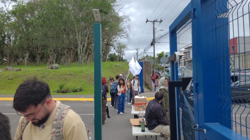 Foto: Cortesía. Estudiantes cierran las instalaciones.