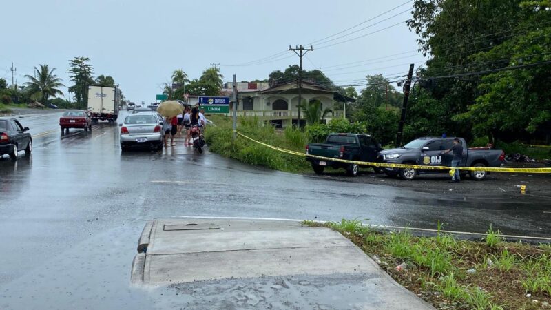 Homicidio en Limón. Foto: corresponsal Raúl Cascante.