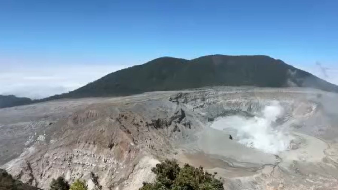 CNE declara alerta verde por incremento de actividad en los volcanes Poás y Rincón de la Vieja