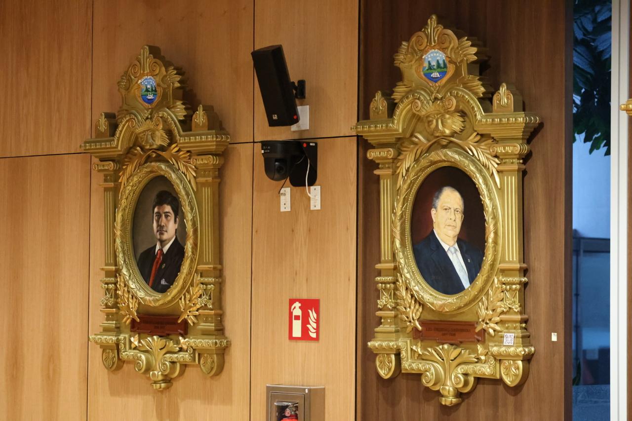 Marco del retrato de Luis Guillermo Solís fue utilizado como molde para el de Rodrigo Chaves